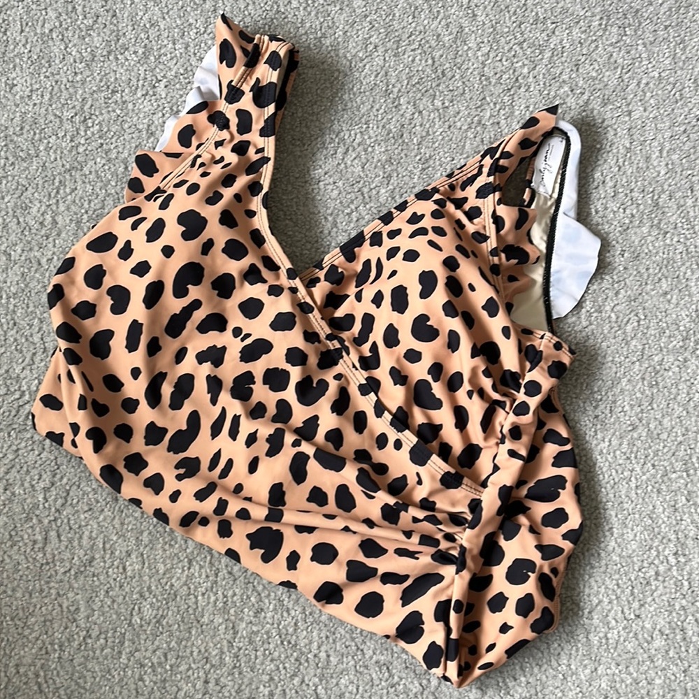 Carly Jean Los Angeles one piece bathing suit with built in cups. Size large.